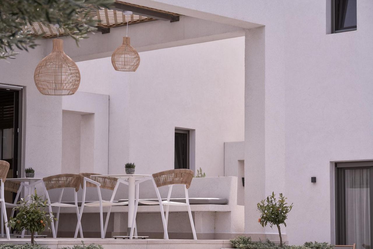 Isida Andros Hotell Áyios Pétros Exteriör bild